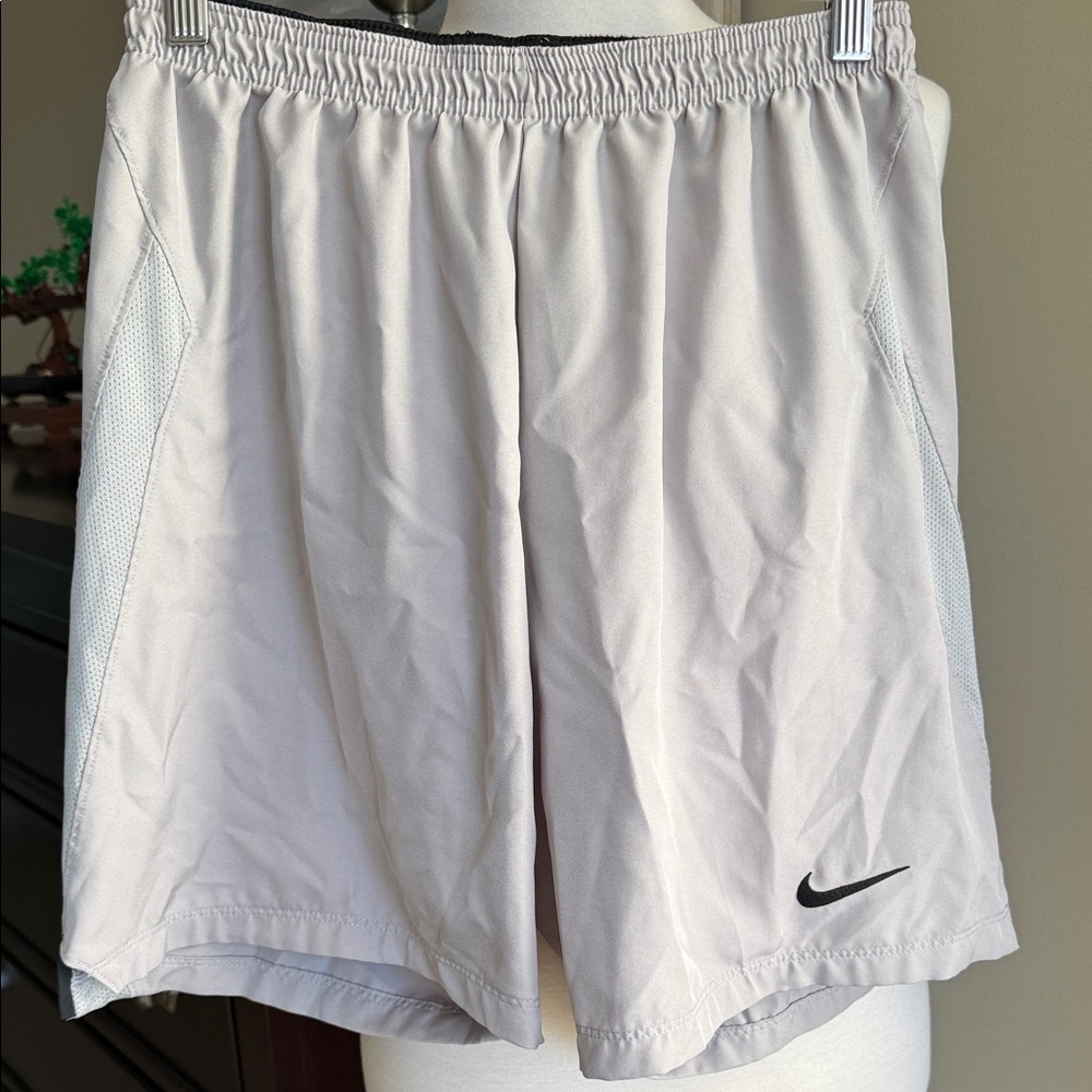 Nike Men's Light Gray Athletic Shorts